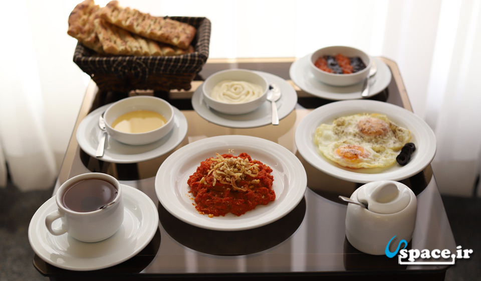 صبحانه لذیذ هتل آپادانا تخت جمشید - مرودشت - فارس