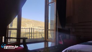 نمای داخلی اتاق 2 تخته دبل با چشم انداز تخت جمشید هتل آپادانا تخت جمشید - مرودشت - فارس